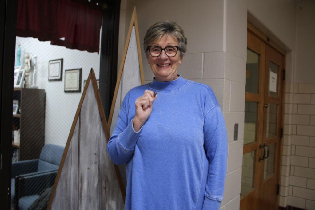 Cathy Holding her missing class ring
